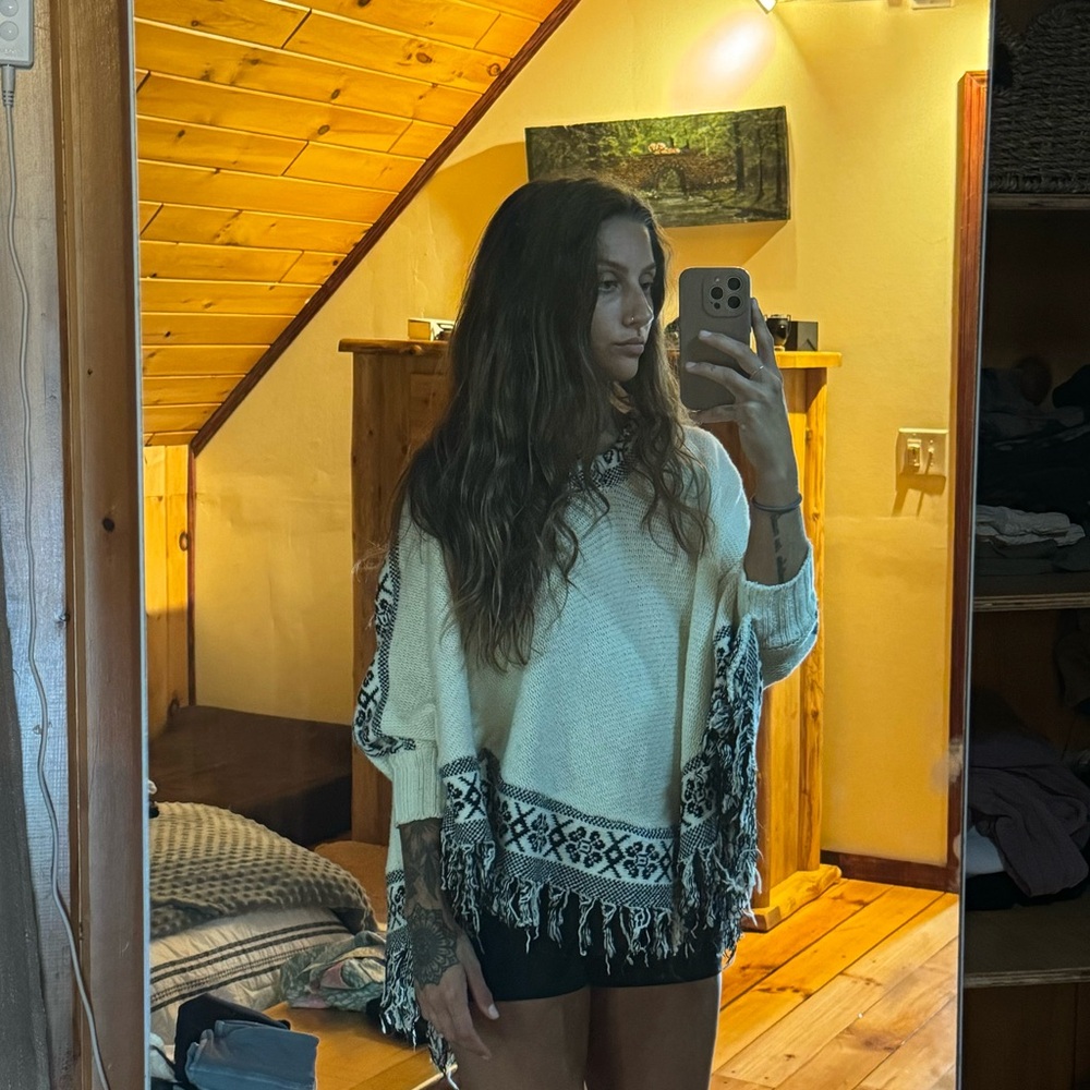 Poncho/sweater